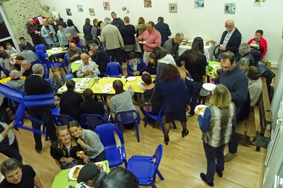 Un « festin amicaliste », c’est quoi au juste?