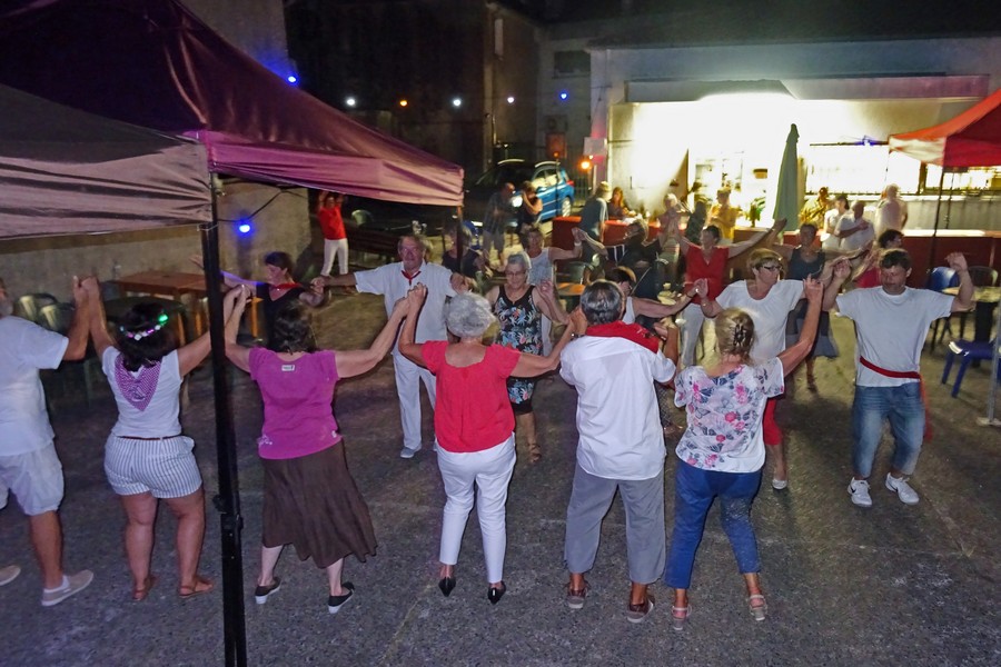 Bodega de l’Amicale le lundi des fêtes de Hagetmau